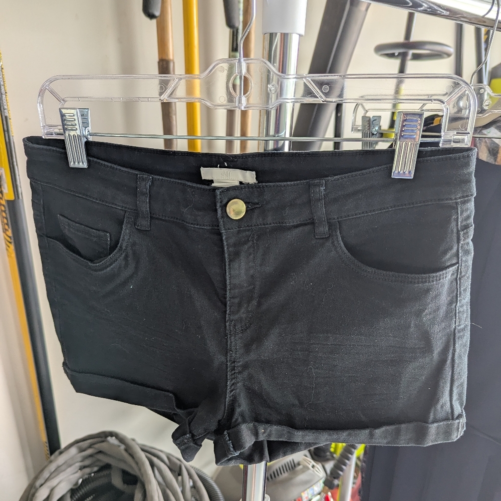H&M Black Shorts- Size 8